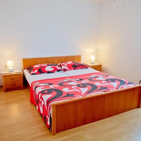 Apartmans Dina And Hana Radeki Polje 50 Apartment Loborika Ngoại thất bức ảnh