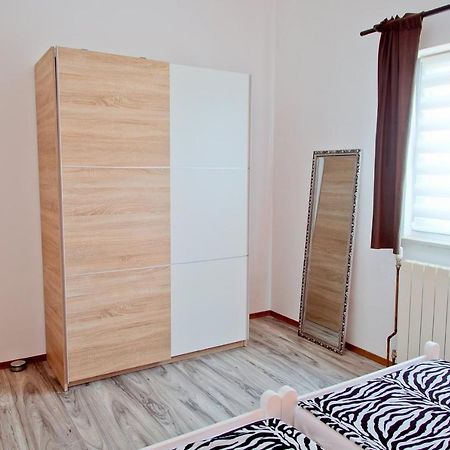Apartmans Dina And Hana Radeki Polje 50 Apartment Loborika Ngoại thất bức ảnh