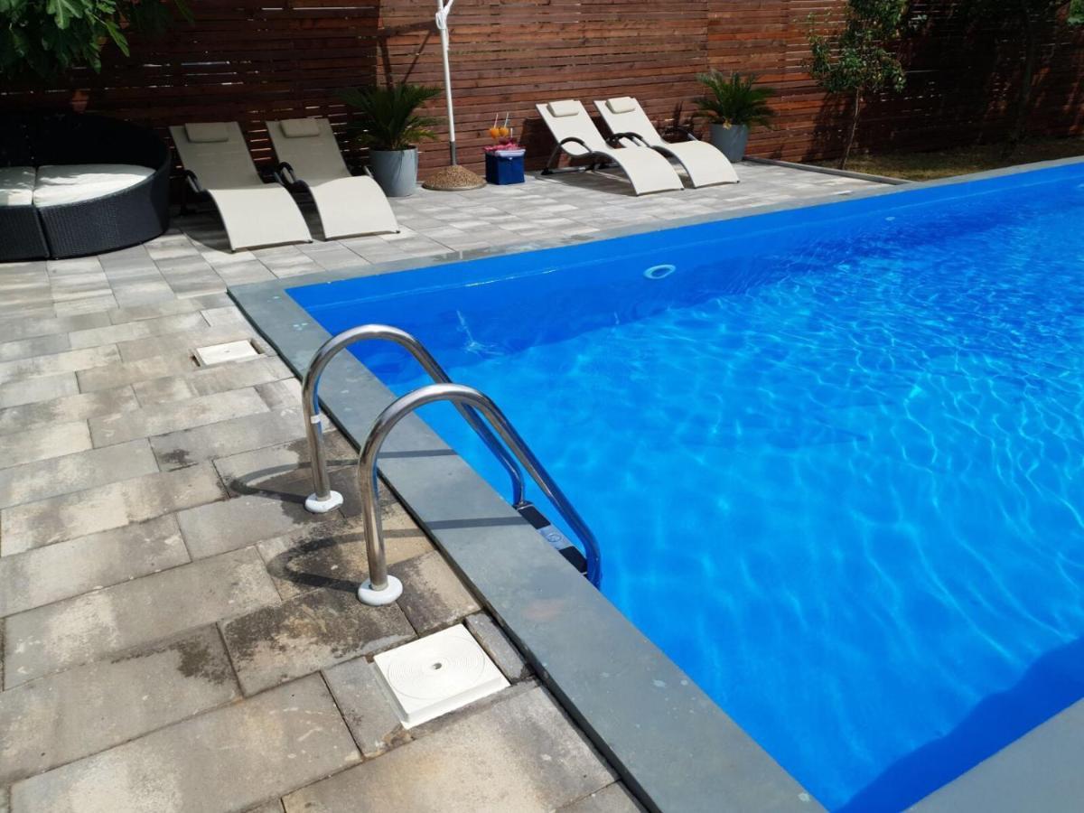 Apartmans Dina And Hana Radeki Polje 50 Apartment Loborika Ngoại thất bức ảnh