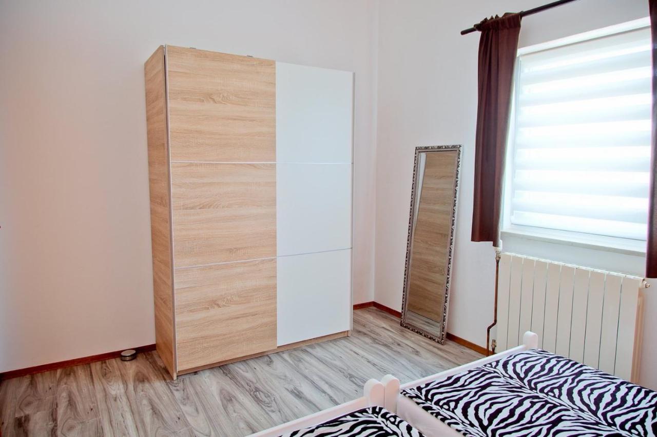 Apartmans Dina And Hana Radeki Polje 50 Apartment Loborika Ngoại thất bức ảnh