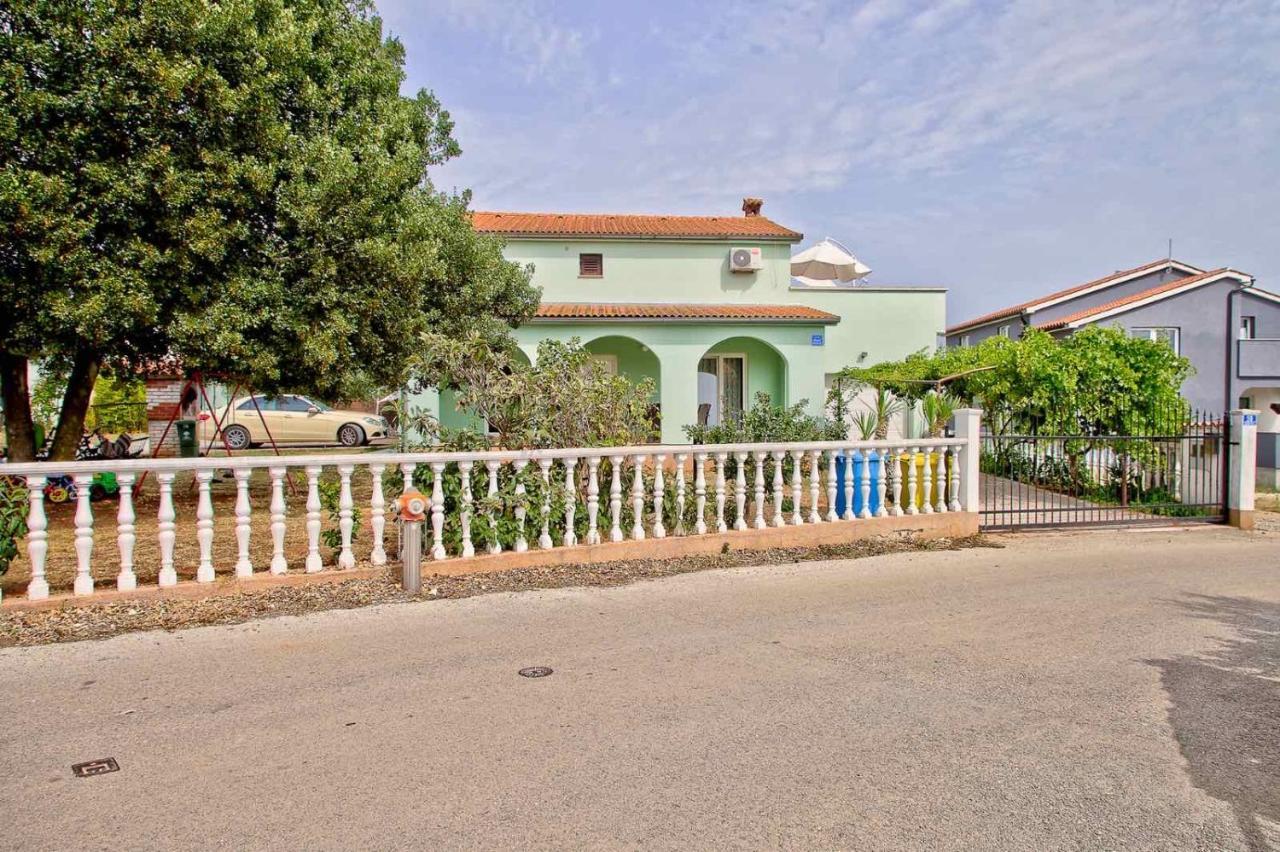 Apartmans Dina And Hana Radeki Polje 50 Apartment Loborika Ngoại thất bức ảnh