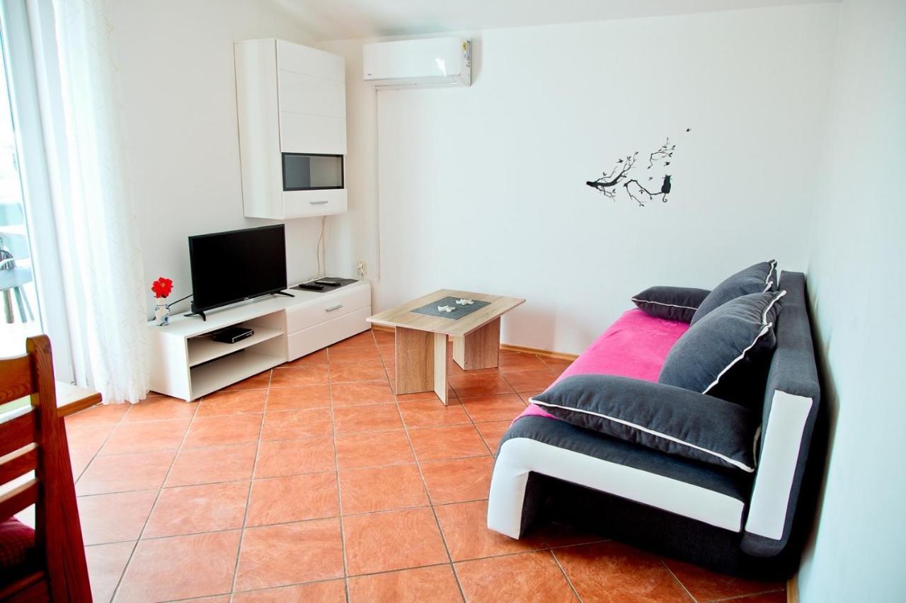 Apartmans Dina And Hana Radeki Polje 50 Apartment Loborika Ngoại thất bức ảnh