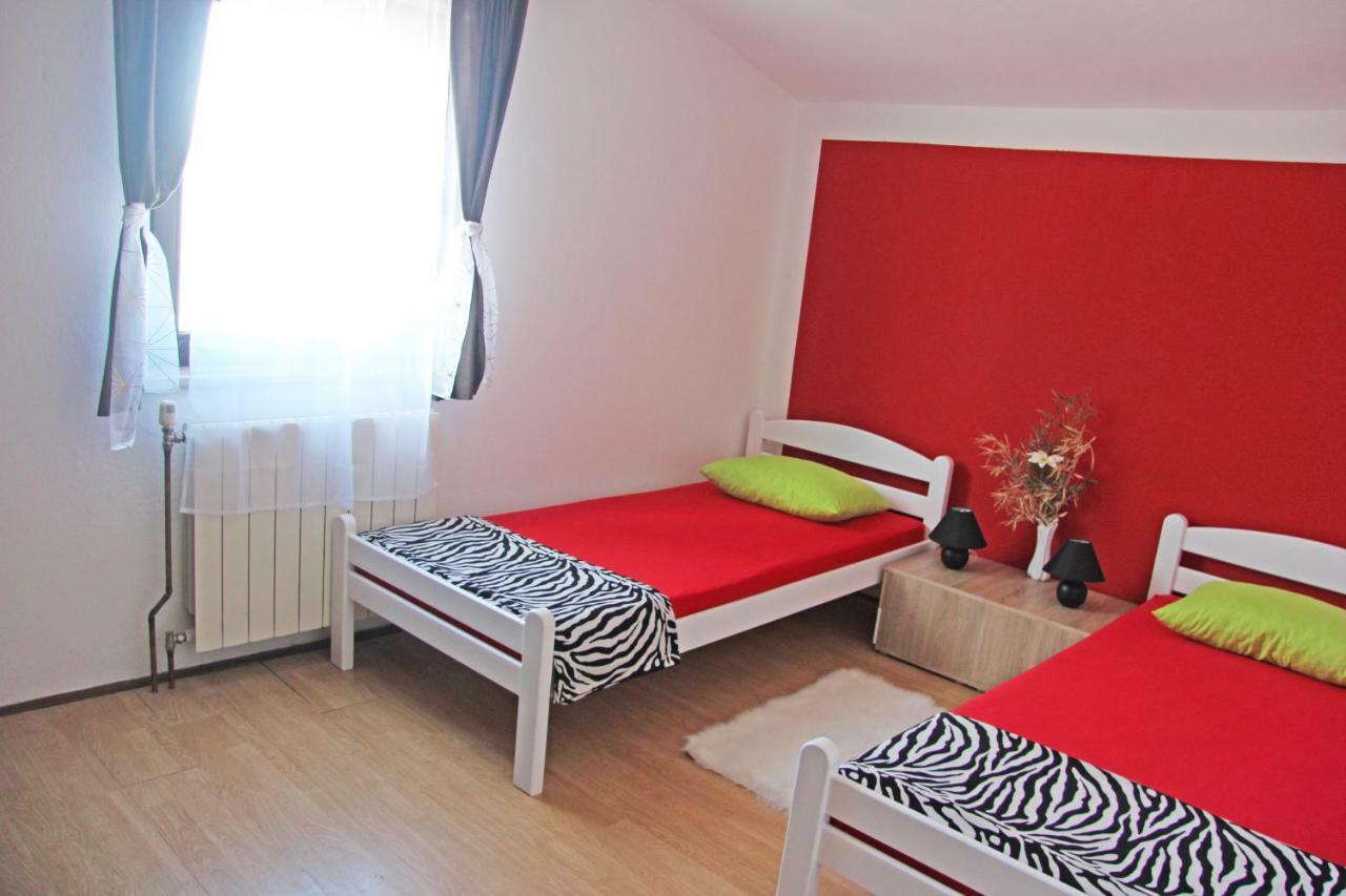 Apartmans Dina And Hana Radeki Polje 50 Apartment Loborika Ngoại thất bức ảnh