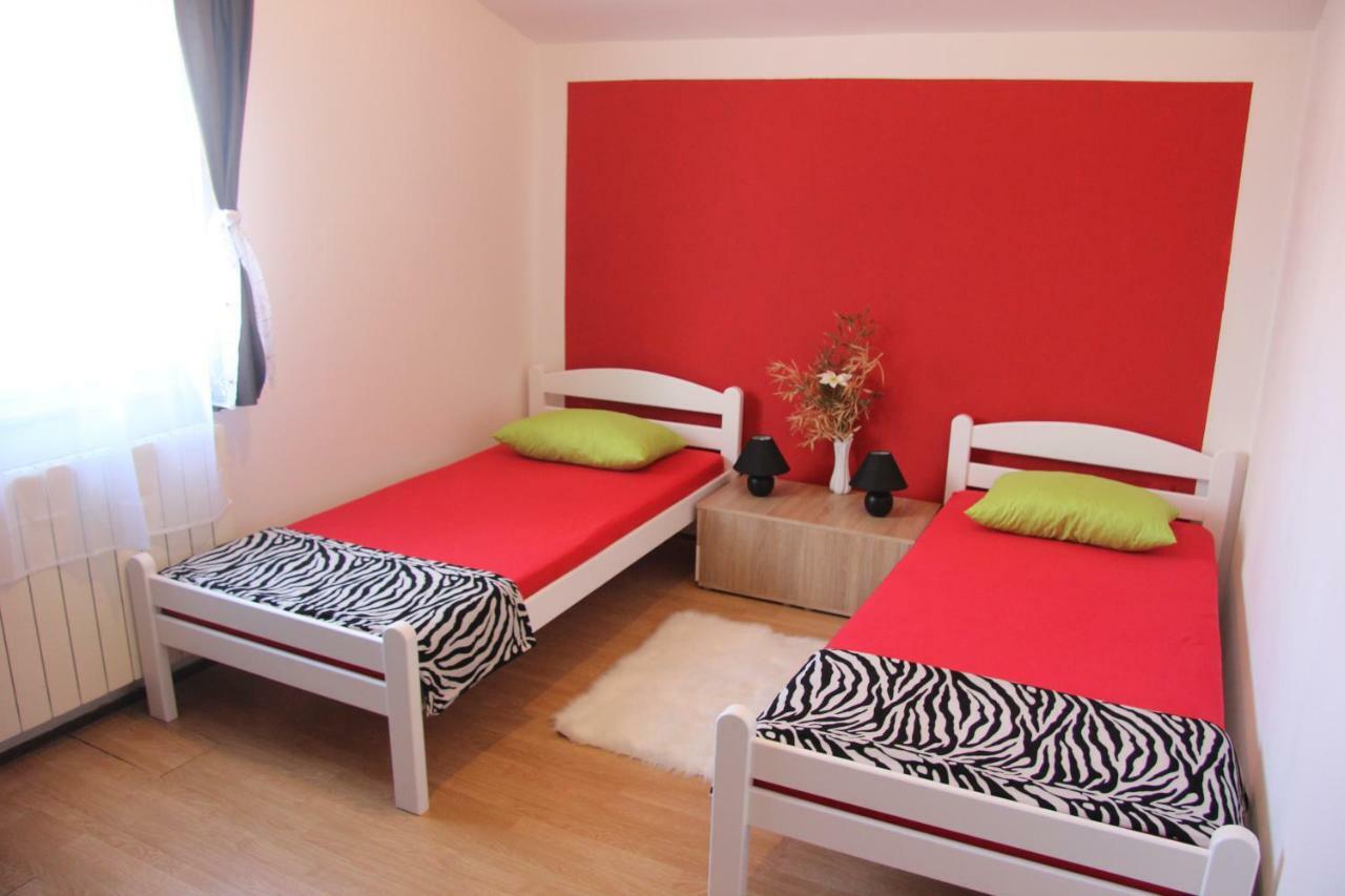Apartmans Dina And Hana Radeki Polje 50 Apartment Loborika Ngoại thất bức ảnh
