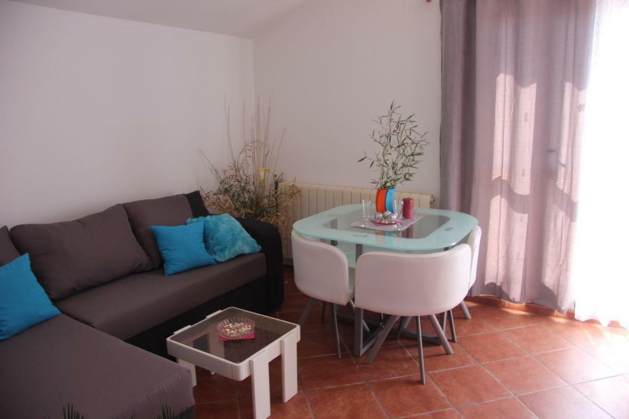 Apartmans Dina And Hana Radeki Polje 50 Apartment Loborika Ngoại thất bức ảnh