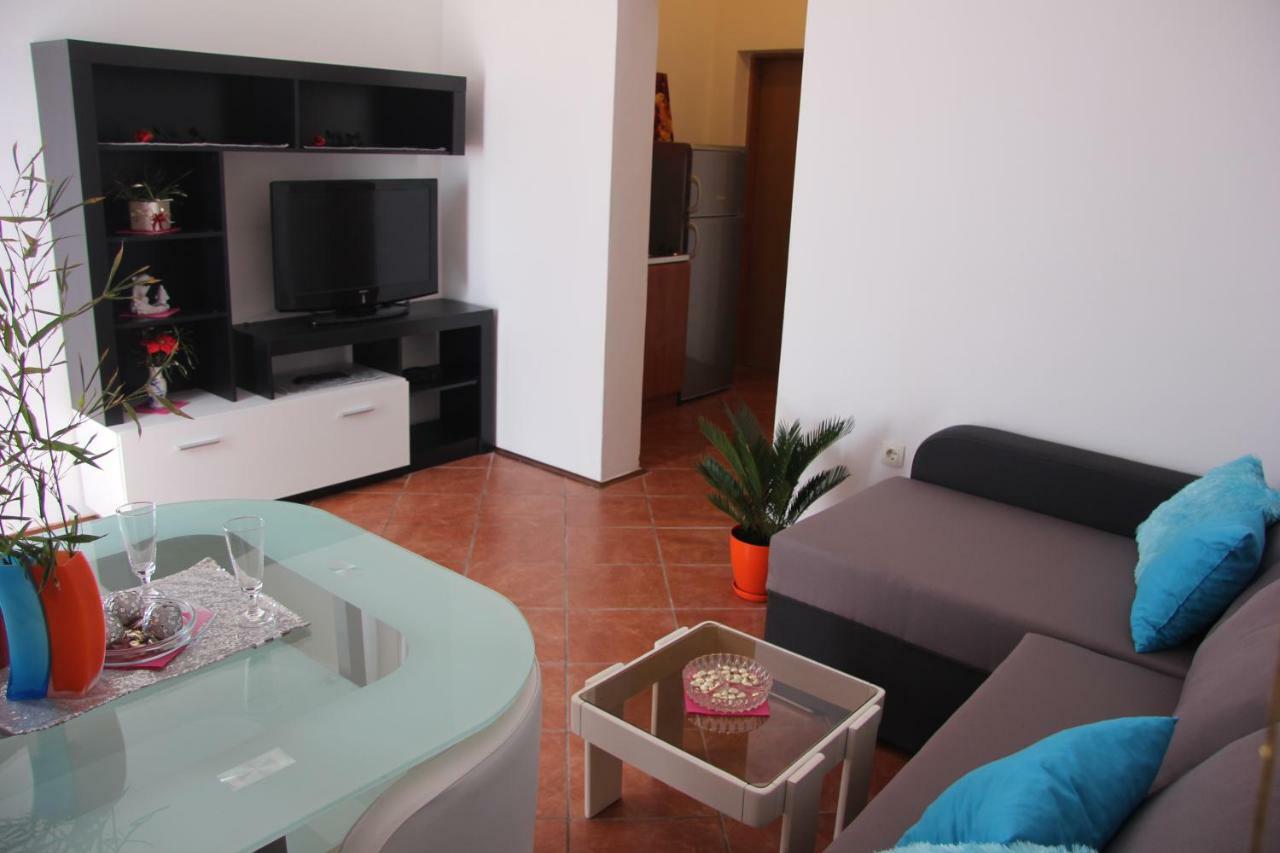 Apartmans Dina And Hana Radeki Polje 50 Apartment Loborika Ngoại thất bức ảnh