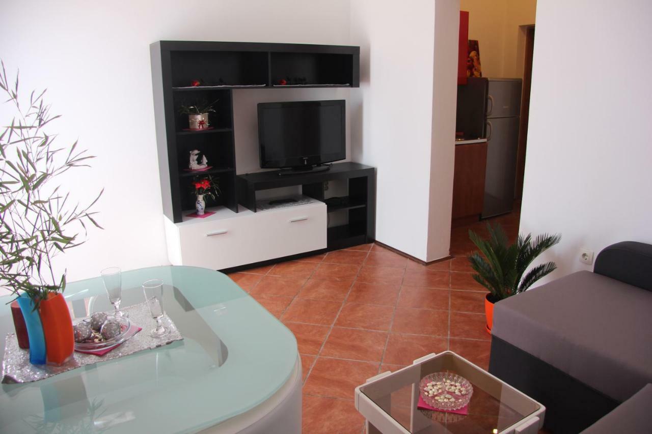 Apartmans Dina And Hana Radeki Polje 50 Apartment Loborika Ngoại thất bức ảnh