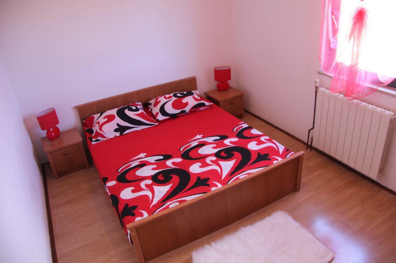 Apartmans Dina And Hana Radeki Polje 50 Apartment Loborika Ngoại thất bức ảnh