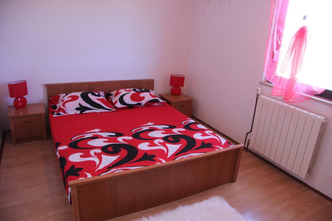Apartmans Dina And Hana Radeki Polje 50 Apartment Loborika Ngoại thất bức ảnh